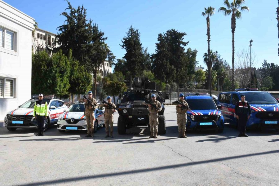 Mersin’de Zehir Tacirlerine Şafak Operasyonu: 43 Gözaltı, 448 Bin Sentetik Hap Ele Geçirildi