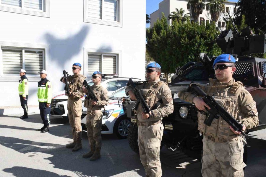 Mersin’de Zehir Tacirlerine Şafak Operasyonu: 43 Gözaltı, 448 Bin Sentetik Hap Ele Geçirildi