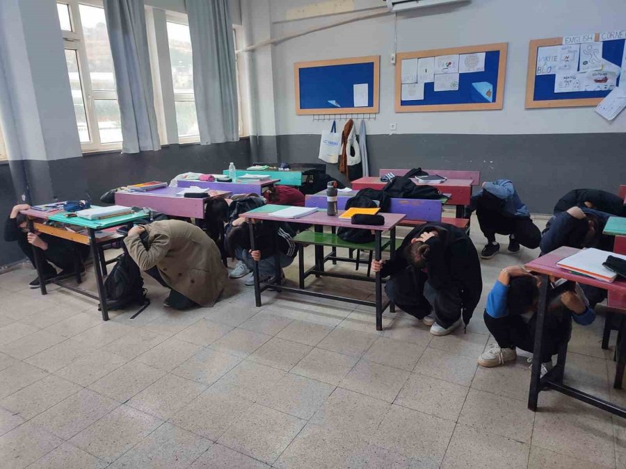 Antalya’da Gerçeğini Aratmayan Deprem Ve Yangın Tatbikatı