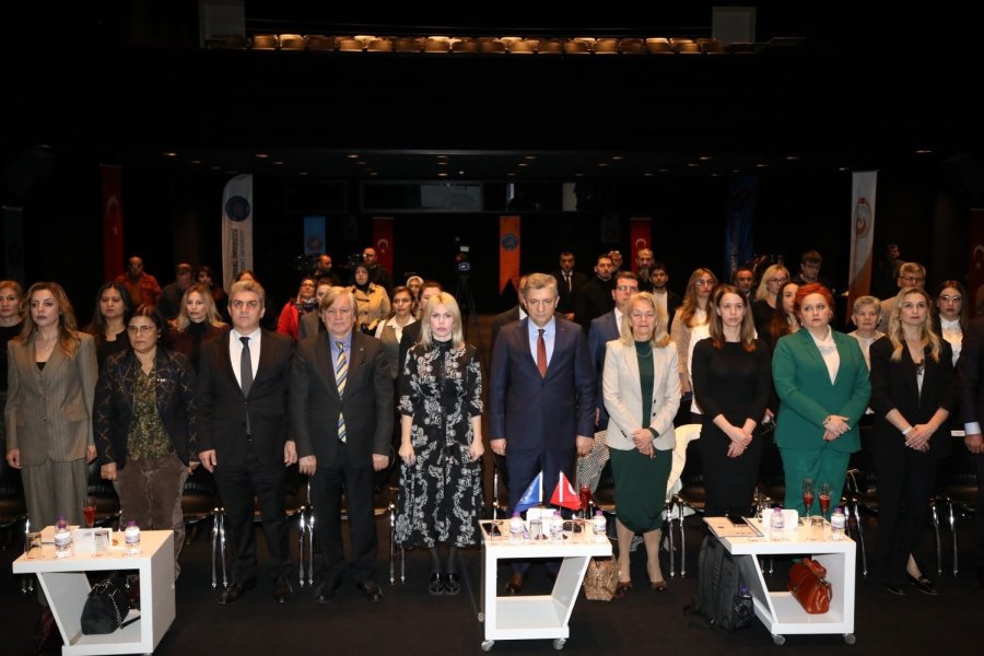 Zihinsel Engelli Çocuklara Sahip Ailelere Yapay Zekalı Destek