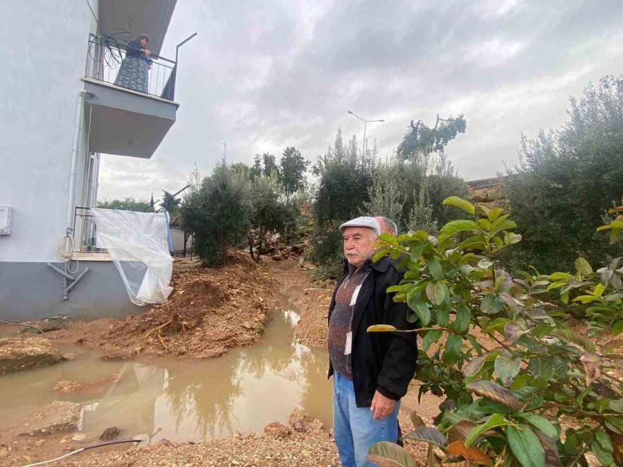 Antalya’da Sağanak Yağmur Aksu’da Su Baskınlarına Sebep Oldu