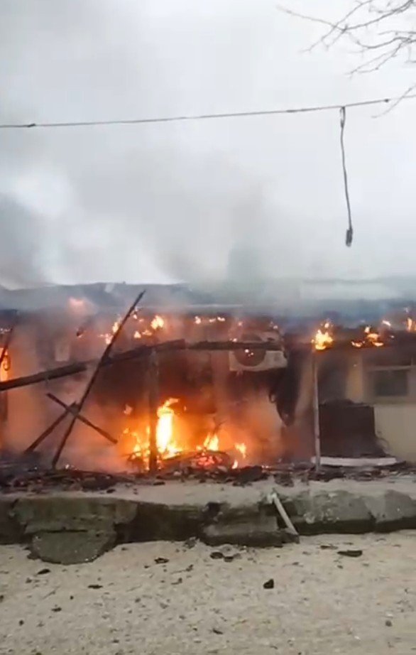 Antalya’da Alev Alev Yanan Tek Katlı Ev Küle Döndü