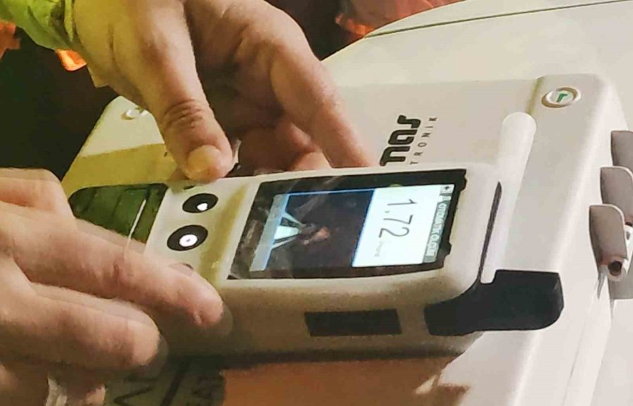 Direksiyon Başında Alkollü Yakalandı, Polise "problemli Olan Sizsiniz" Dedi