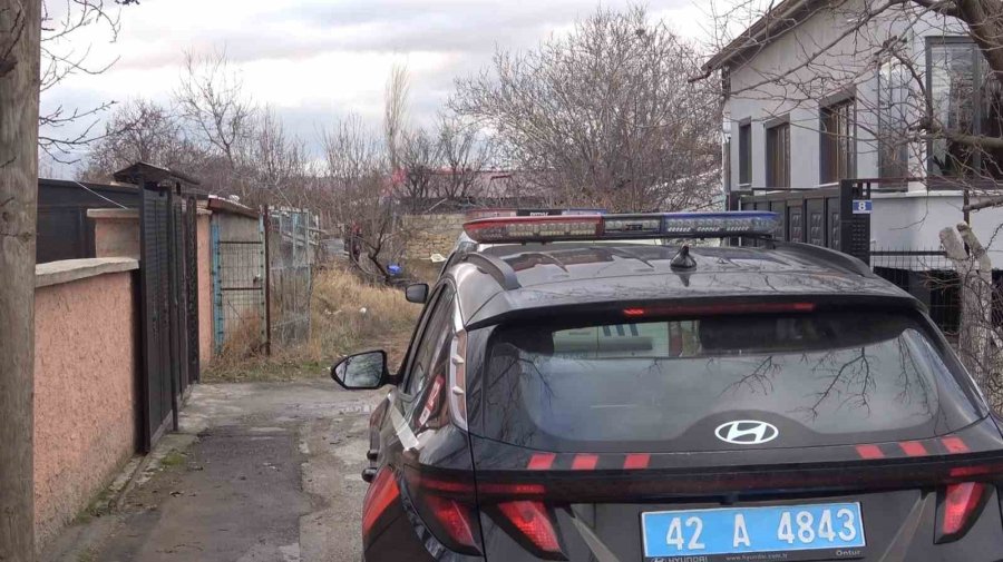 Polisin "dur" İhtarına Uymayan Şüpheliler Aracı Bırakıp Kaçtı