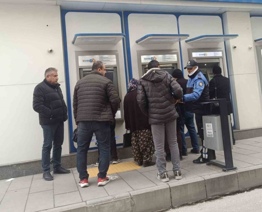 Vatandaşlar Dolandırıcılığa Karşı Bilgilendirildi