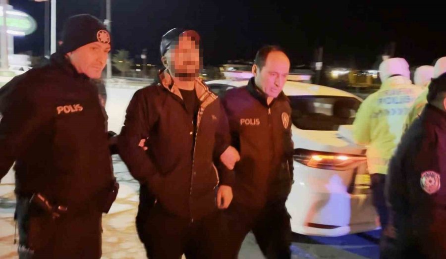 Direksiyon Başında Alkollü Yakalandı, Polise "problemli Olan Sizsiniz" Dedi