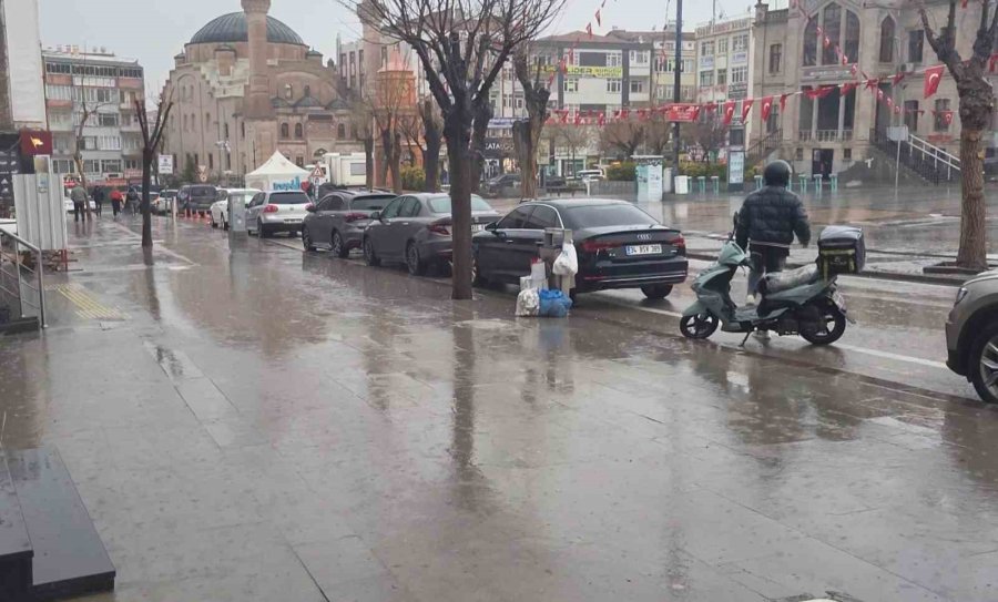 Aksaray’da Şiddetli Sağanak Etkili Oldu