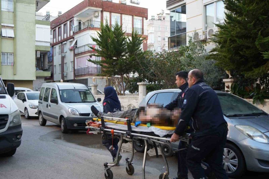 Yangına Uykuda Yakalandı, Alevlere Müdahale Ederken Yaralandı