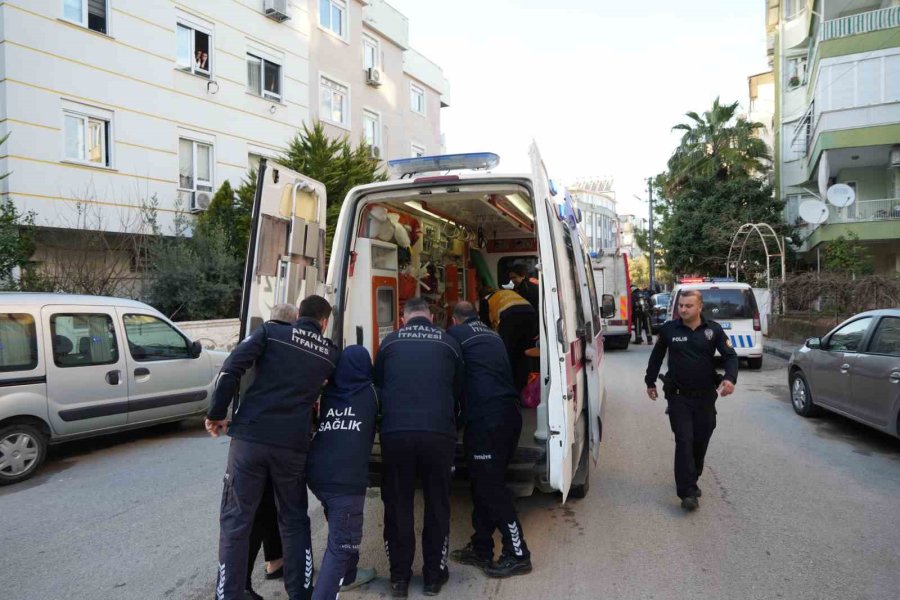 Yangına Uykuda Yakalandı, Alevlere Müdahale Ederken Yaralandı