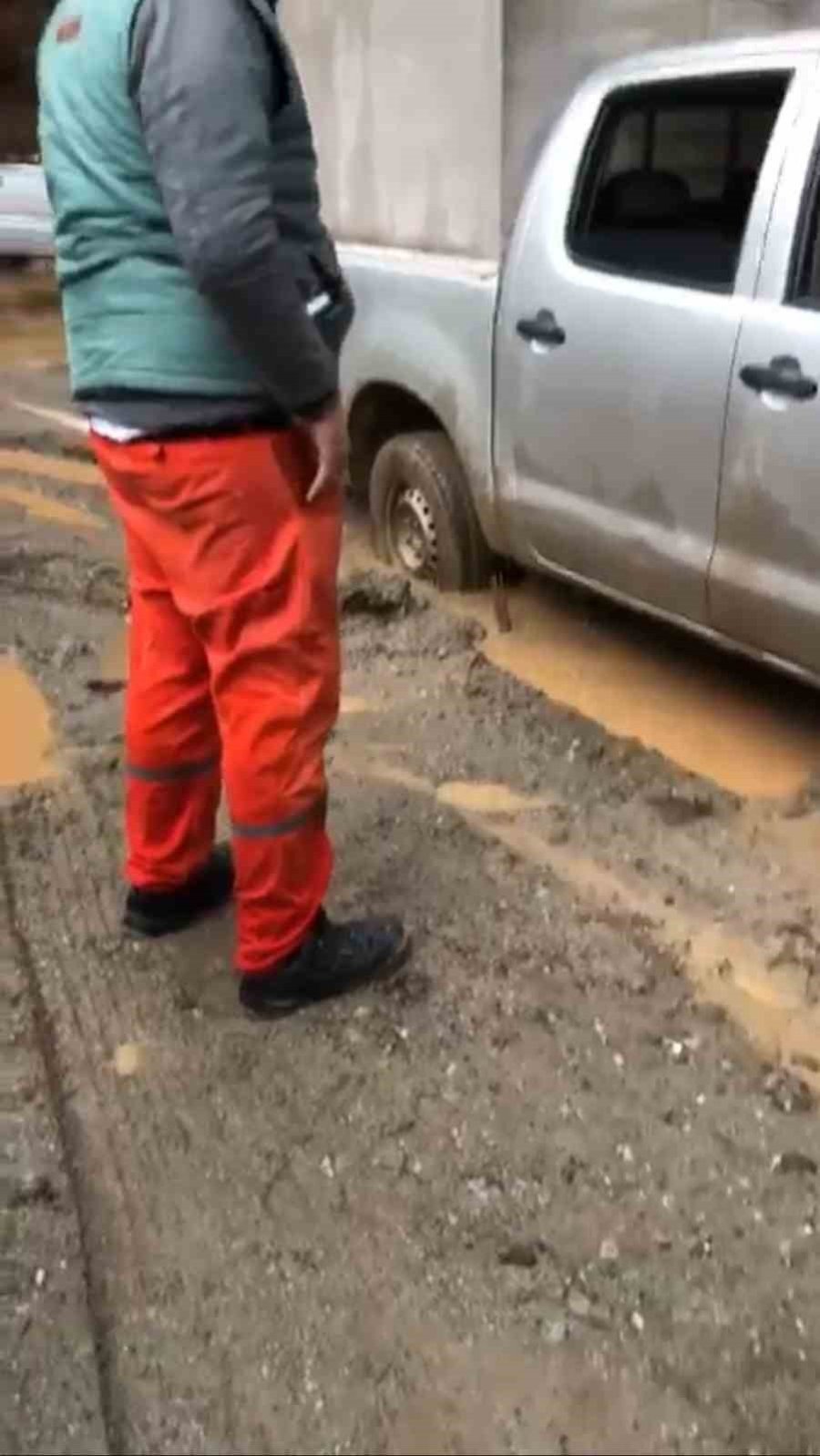 Alanya’da Sağanak Sonrası Su Taşkını Köprüde Zarara Neden Oldu