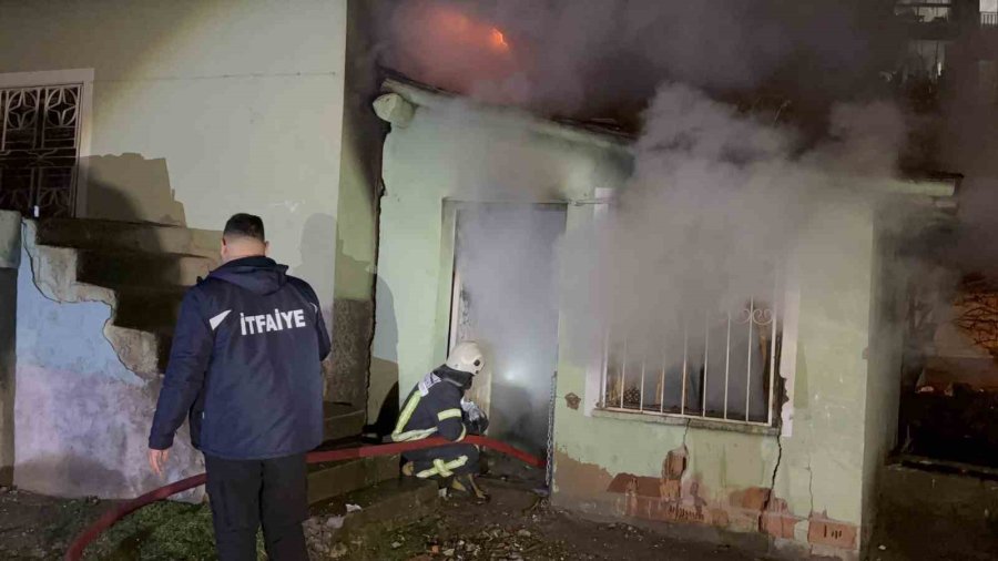 Aksaray’da Müstakil Ev Alev Alev Yandı