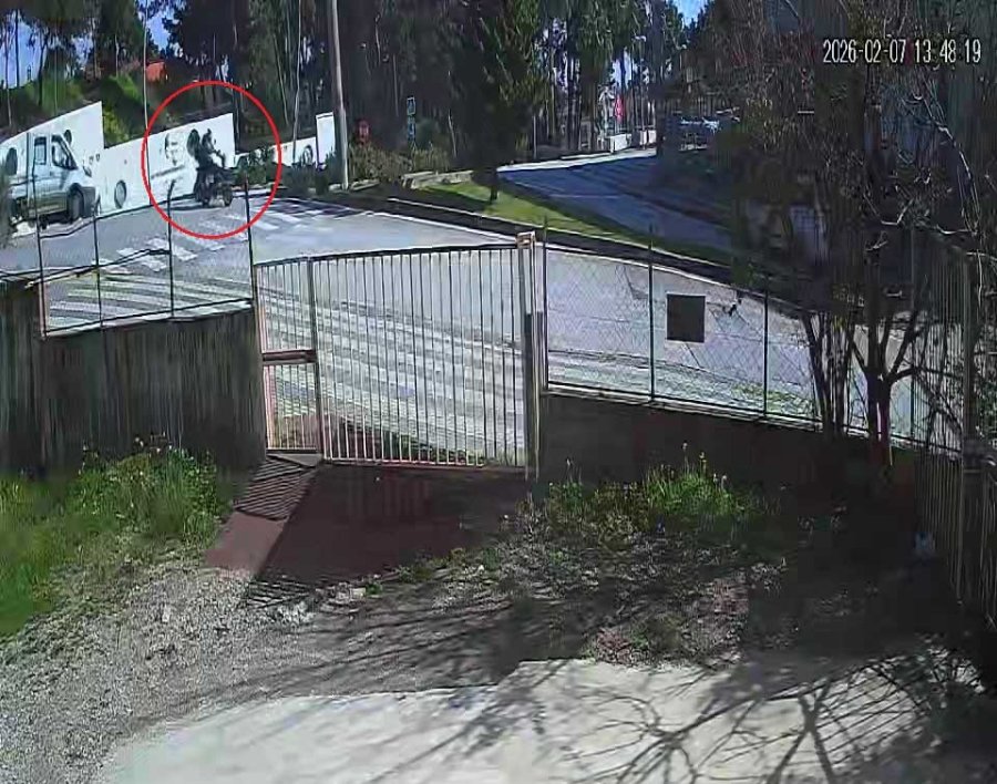 Manavgat’ta Motorlu Bisiklet Takla Attı: 1’i Ağır 2 Yaralı