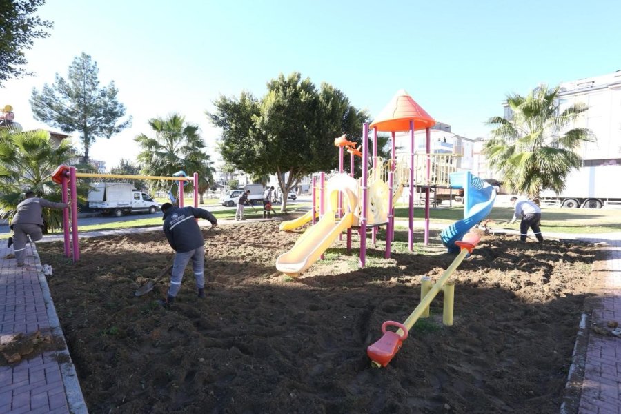 Kepez’in Varsak Ayanoğlu Mahallesi’nde Yaşam Alanları Yenilendi