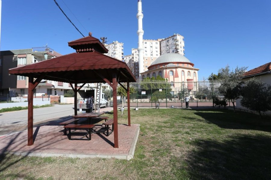 Kepez’in Varsak Ayanoğlu Mahallesi’nde Yaşam Alanları Yenilendi