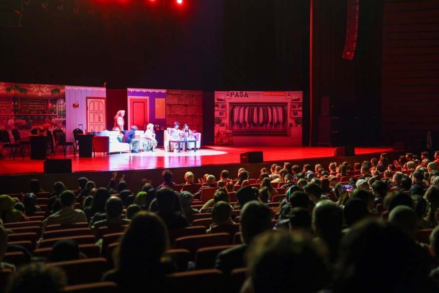 Selçuklu Belediyesi Sanat Akademisi Çocuk Tiyatro Topluluğundan Eğlence Dolu Tiyatro Gösterisi