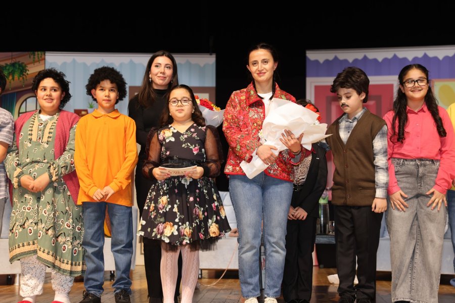 Selçuklu Belediyesi Sanat Akademisi Çocuk Tiyatro Topluluğundan Eğlence Dolu Tiyatro Gösterisi