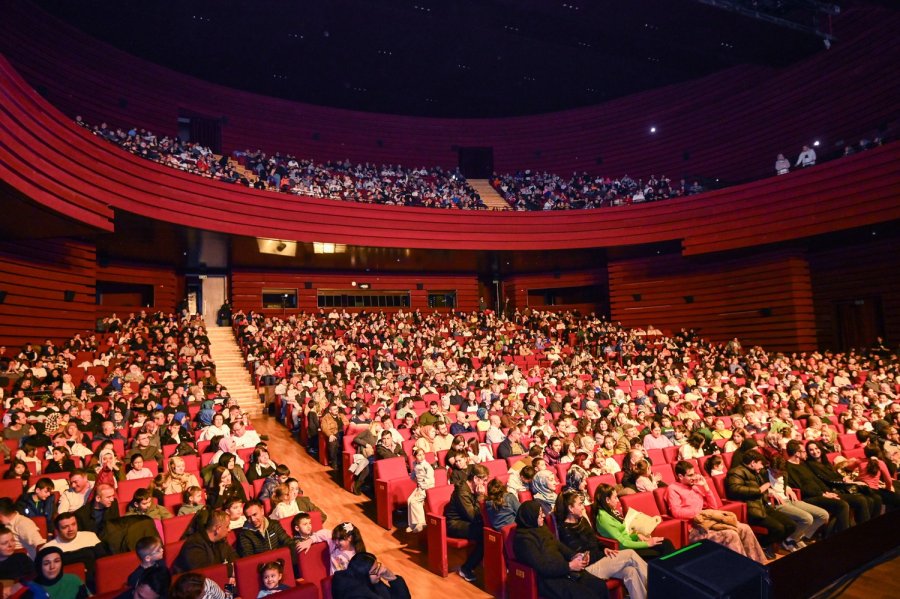 Selçuklu Belediyesi Sanat Akademisi Çocuk Tiyatro Topluluğundan Eğlence Dolu Tiyatro Gösterisi