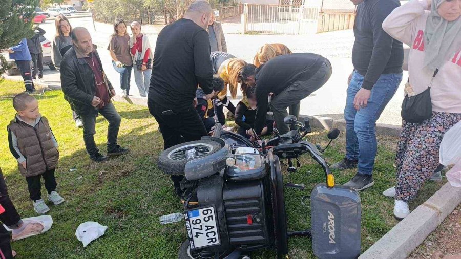Manavgat’ta Motorlu Bisiklet Takla Attı: 1’i Ağır 2 Yaralı