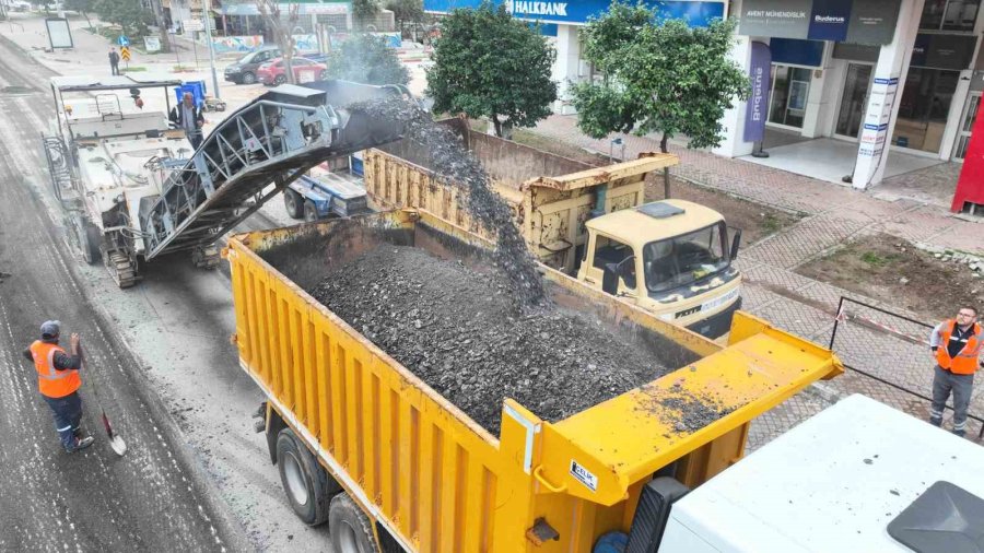 100. Yıl Bulvarı’nda Asfalt Çalışmasının İkinci Etabı Da Tamamlandı