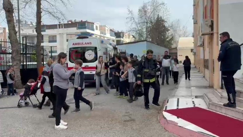 Antalya’da İlkokulda Yangın Çıktı: Öğrenciler Tahliye Edildi