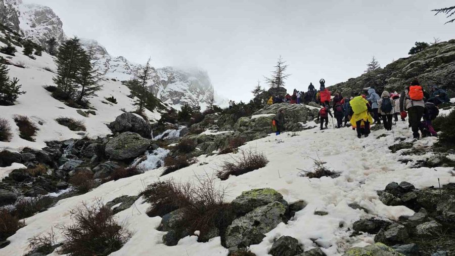 Beyşehir’de Karda Doğa Yürüyüşü Coşkusu