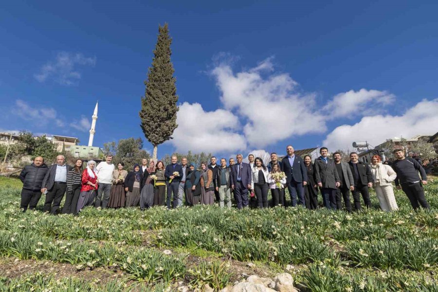 Mersin’de 4. Nergis Şenliği Binlerce Vatandaşı Buluşturdu