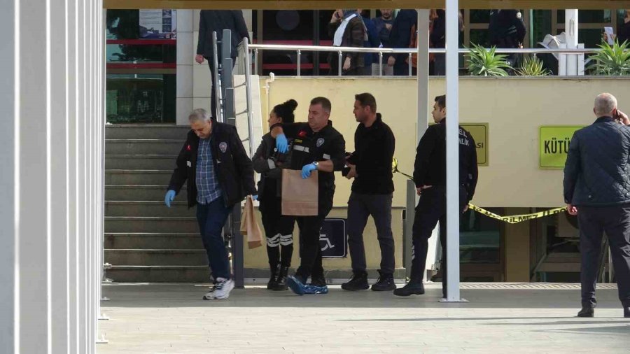 Görev Yaptığı Adliyede Ölü Bulunan Güvenlik Görevlisi Gözyaşlarıyla Uğurlandı