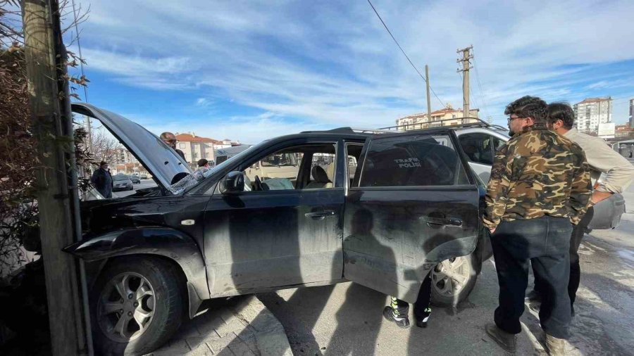 Karaman’da Ciple Otomobil Çarpıştı: 1 Yaralı