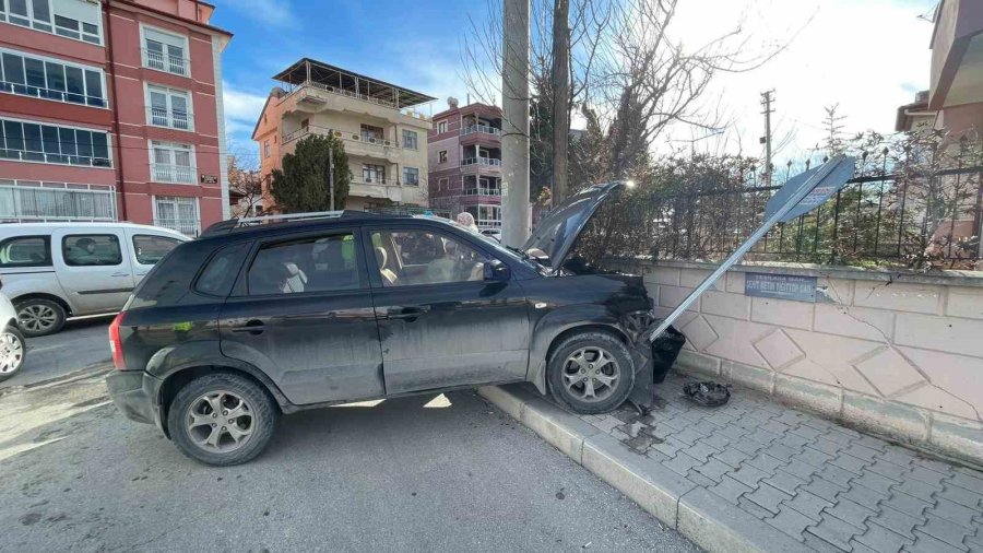 Karaman’da Ciple Otomobil Çarpıştı: 1 Yaralı