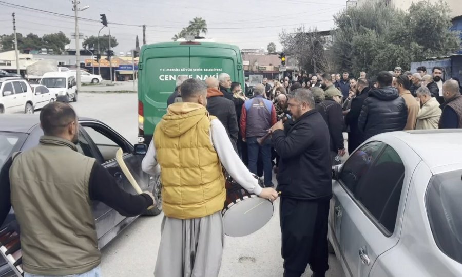 Kazada Ölen Genç Adamın Cenazesi Davul Zurnayla Uğurlandı