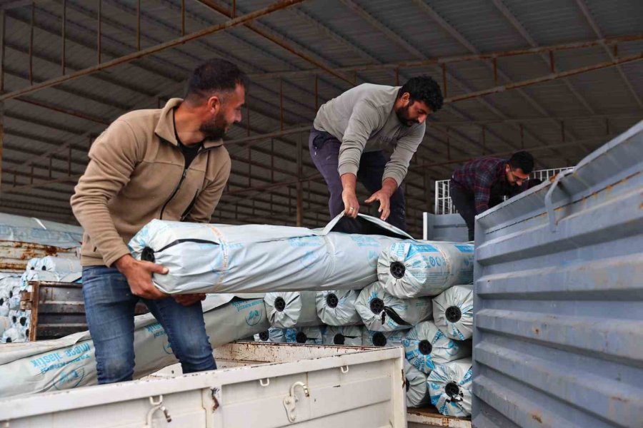 Antalya Büyükşehir’den Hortum Ve Yağıştan Zarar Gören Çiftçilere Destek