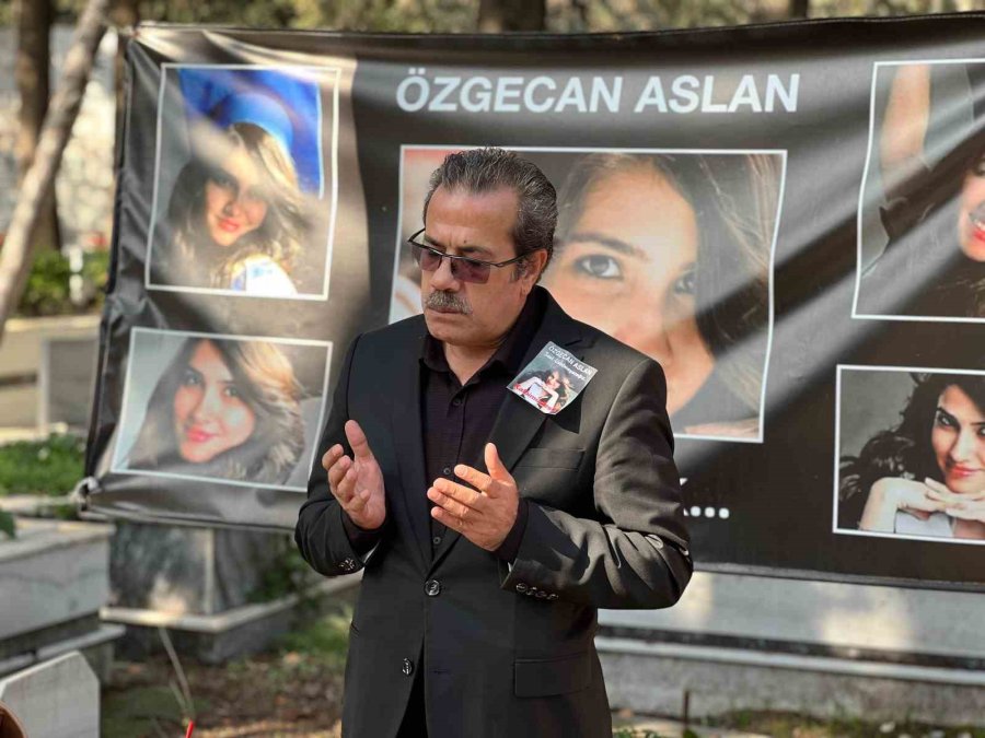 Özgecan Aslan Ölümünün 11’inci Yılında Mezarı Başında Dualarla Anıldı