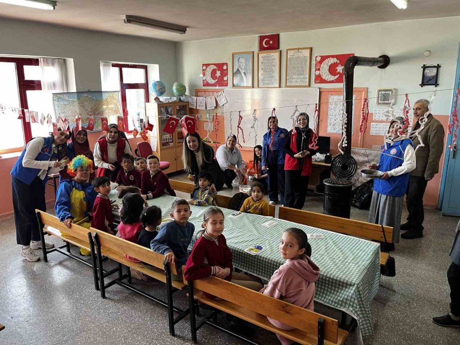 "sobada Çay, Sevgide İlmek" Projesi Minik Yürekleri Isıttı