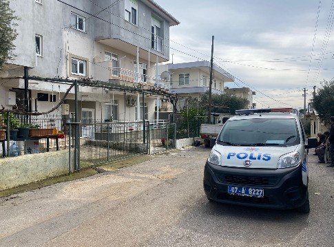 Antalya’da Doğal Gaz Kombisinden Sızan Karbonmonoksit Gazından Anne Ve Oğlu Zehirlendi