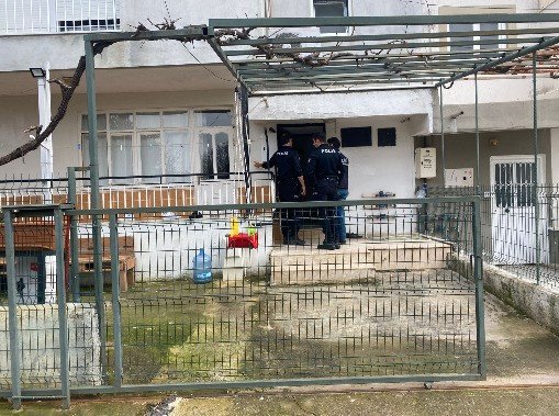 Antalya’da Doğal Gaz Kombisinden Sızan Karbonmonoksit Gazından Anne Ve Oğlu Zehirlendi