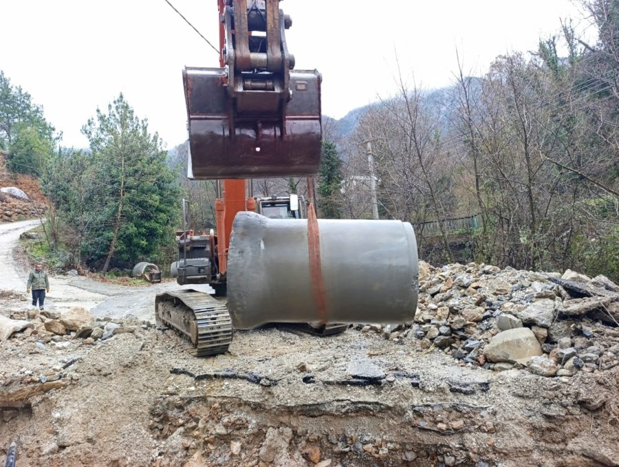 Alanya’da Tıkanan Menfezler Büyükşehir Ekiplerince Açıldı