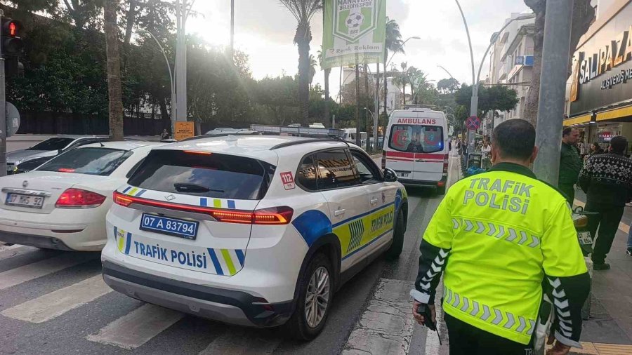 Yola Fırlayan 7 Yaşındaki Çocuğa Motosikletle Çarptılar, Arkalarına Baka Baka Yollarına Devam Ettiler