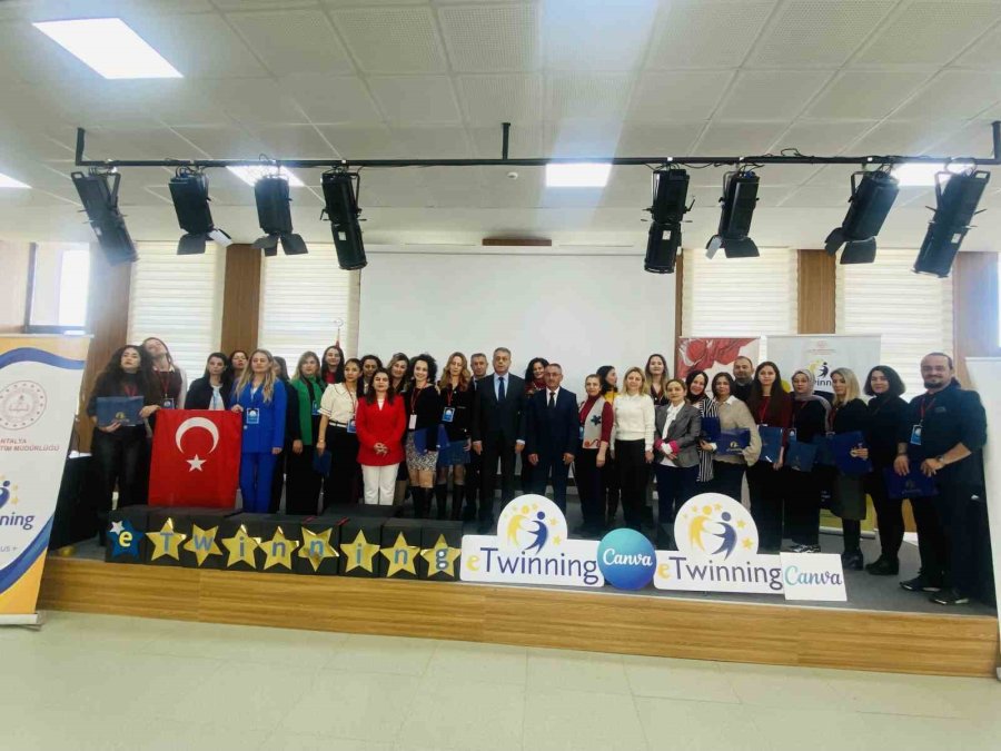 Aksu’da Öğretmenlere Dijital Dönüşüm Konusunda Uygulamalı Eğitim