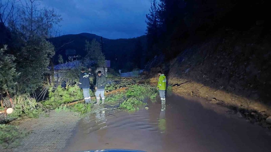 Antalya Gündoğmuş’ta Dereler Taştı, Piknik Alanları Su Altında Kaldı