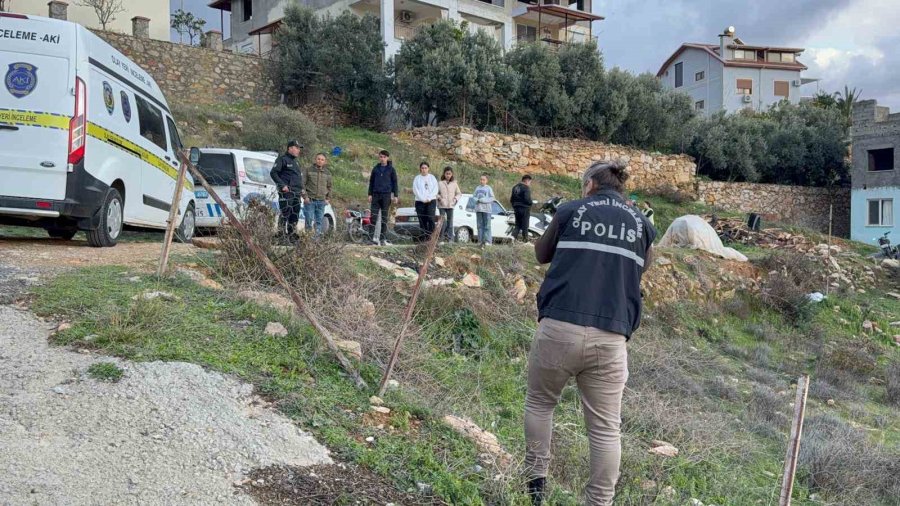 Antalya’da Motosiklet Uçuruma Yuvarlandı: 2 Yaralı