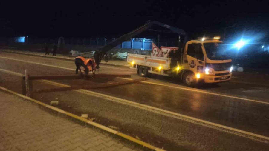 Şiddetli Rüzgar Çatıları Uçurdu