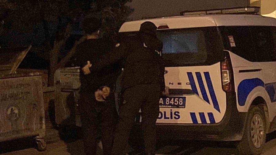 Polis Kavga İhbarına Gitti, Banyoda Cesetle Karşılaştı: 3 Gözaltı