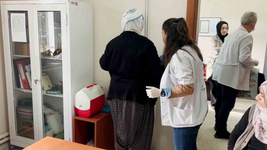Kayırlı Köyünde Vatandaşlara Mobil Sağlık Hizmeti