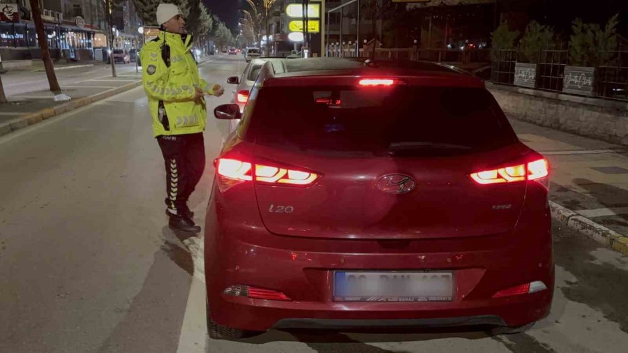 Alkollü Kadın Sürücünün Ehliyetine El Konuldu