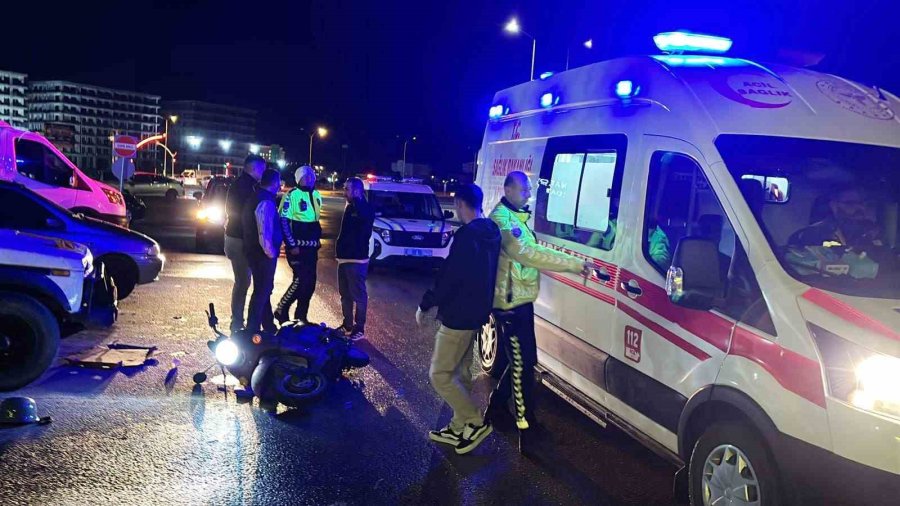 Otomobilin Çarpıp Kaçtığı Motosiklet Sürücüsü Yaralandı