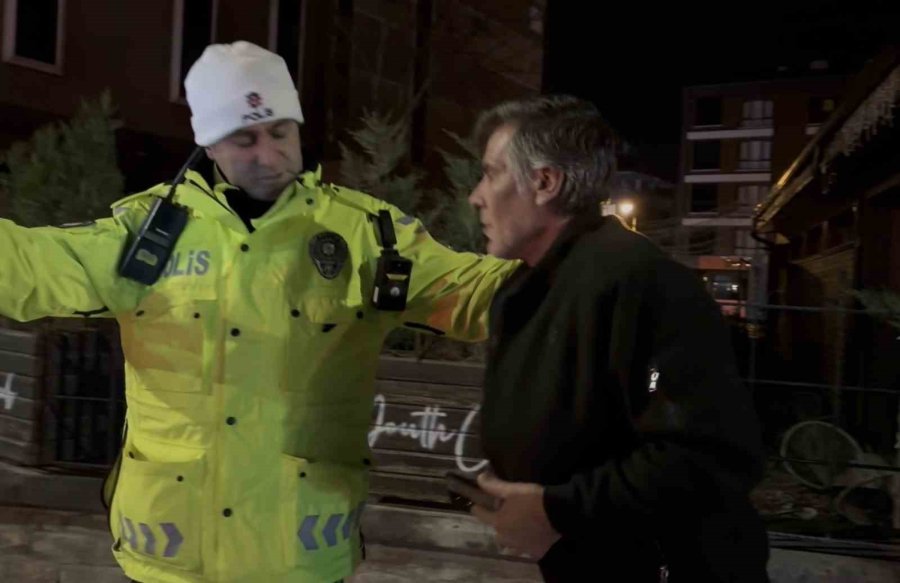 2.14 Promil Alkolle Yakalandı: Gazeteciye El Sallayıp Yüzüne Tükürdü