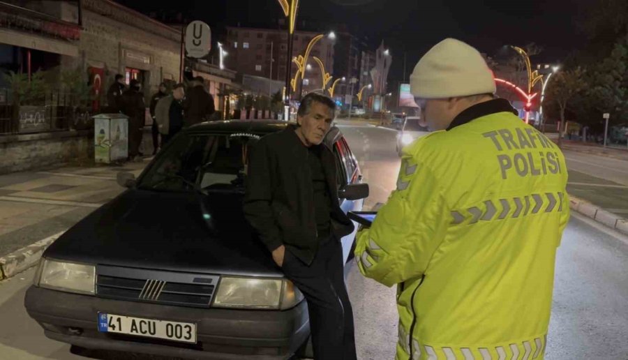 2.14 Promil Alkolle Yakalandı: Gazeteciye El Sallayıp Yüzüne Tükürdü