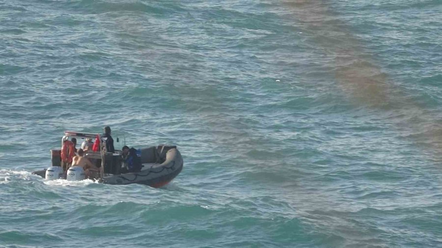 Dalgalarla Boğuşan 2 Kişiyi Deniz Polisi Kurtardı