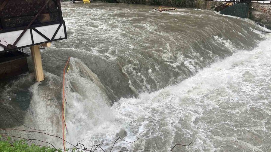 Alanya Dim Barajı’nda Su Seviyesi Yükseldi Bölgeye Yakın Bazı Evlerin Tedbir Amaçlı Boşaltılması İstendi