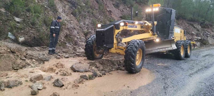 Büyükşehir Ekipleri Şiddetli Yağışa Karşı Teyakkuz Halinde